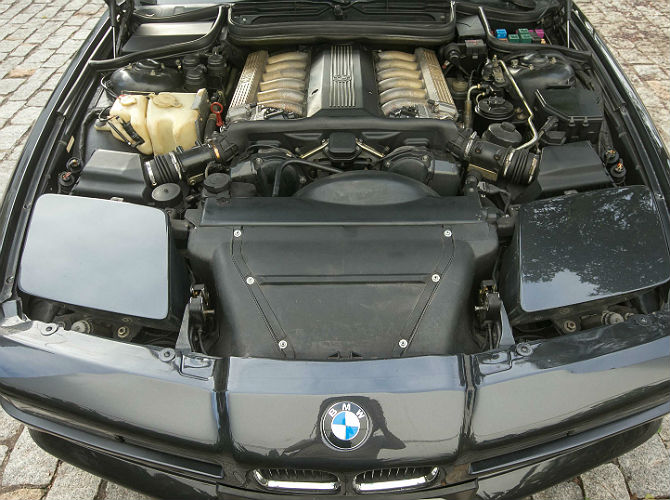08-BMW_850i-motor.JPG