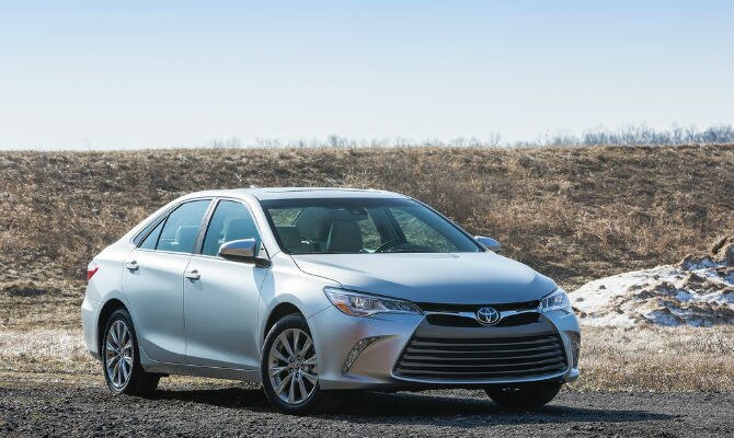Toyota-Camry_2015_1024x768_wallpaper_05.jpg