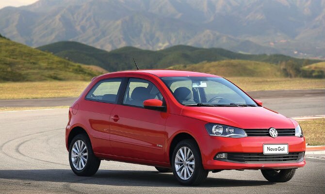 Volkswagen-Gol_2-door_2013_1024x768_wallpaper_01.jpg