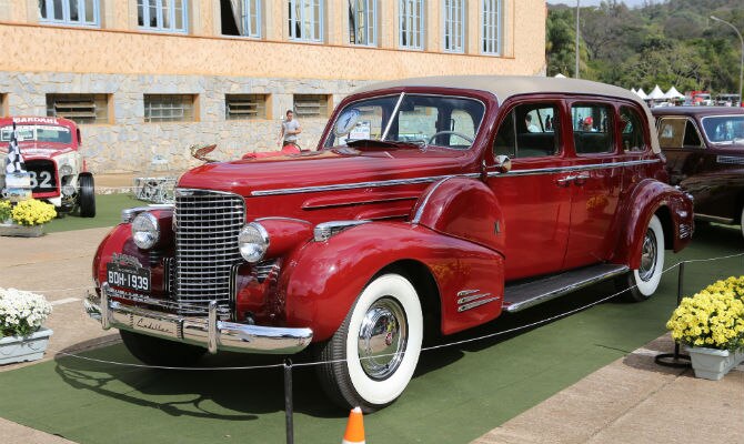 1º Encontro Carros Rebaixados e Antigos de Araxá