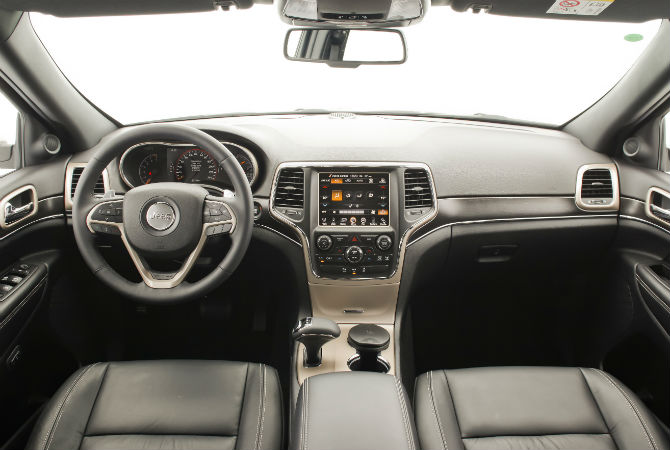 cherokee-avalia-interior.jpg