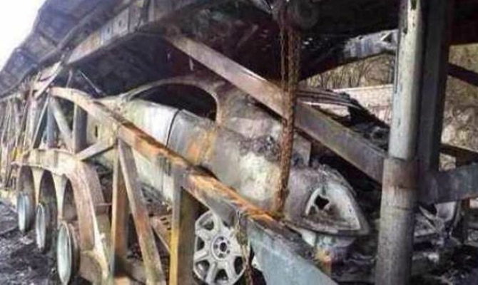 Incêndio em cegonha na China destroi Rolls-Royce Wraith, Porsche Cayenne e Audi R8 - Reprodução