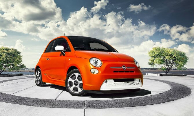Fiat-500e_2014_1024x768_wallpaper_02.jpg