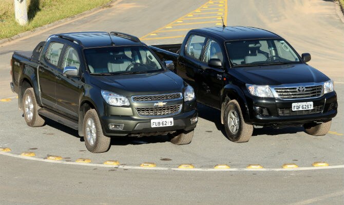 S10xHilux_abre_670.jpg