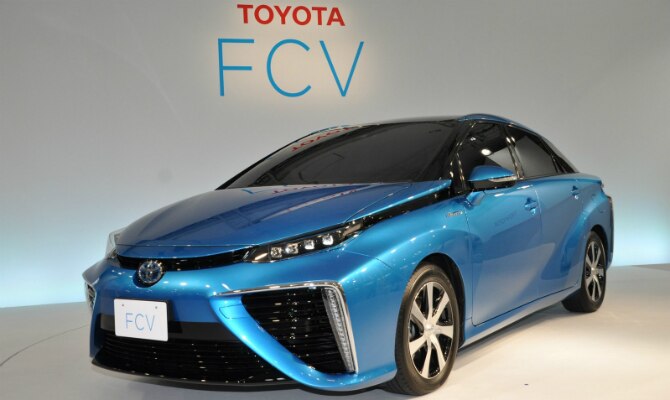 Toyota-FCV-670%281%29.jpg