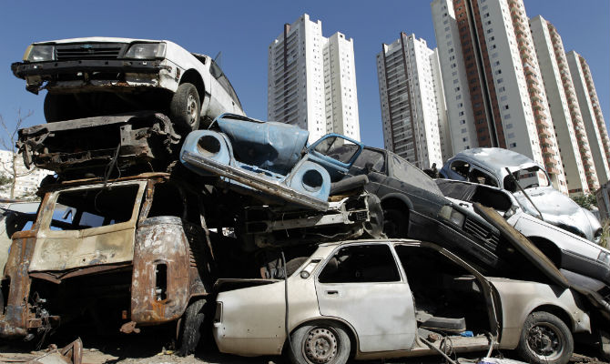 720 veículos abandonados foram recolhidos na capital em 2013 - AE/Tiago Queiroz