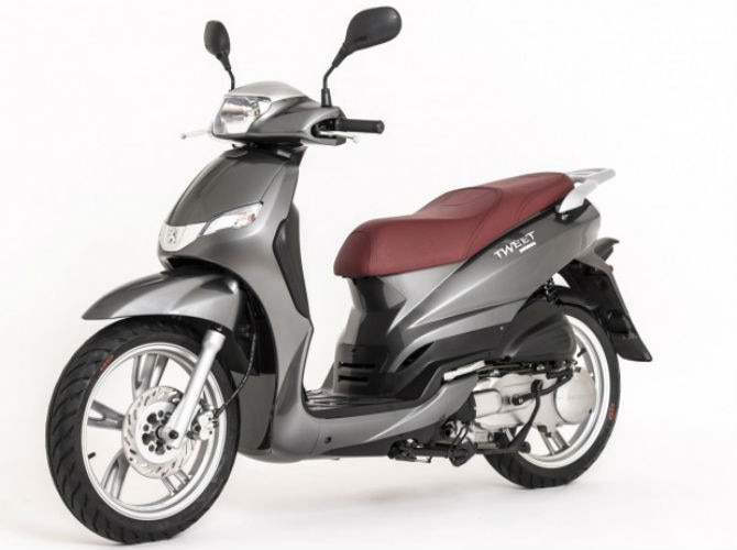 Bancos ganharam costura esportiva e cor que contrasta com a da pintura da moto - Peugeot/Divulgação Bancos ganharam costura esportiva e cor que contrasta com a da pintura da moto - Peugeot/Divulgação