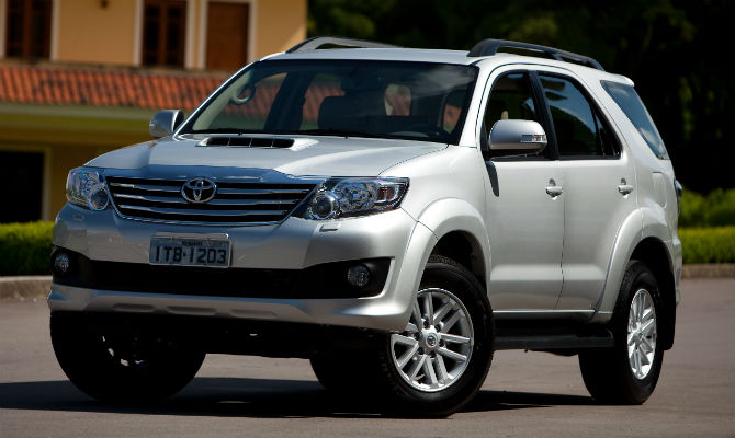 SW4 é versão utilitário-esportivo da picape Hilux