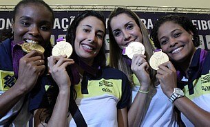 Sele&ccedil;&atilde;o desfila pelas ruas de SP