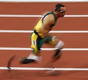 Ap&oacute;s pol&ecirc;mica, o atleta Pistorius participou do revezamento na final de 4x400 metros