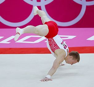 Denis Ablyazin, da R&uacute;ssia, disputa a final entre os homens