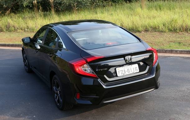 Comparativo: Honda Civic Sport x Citroën C4 Lounge THP
