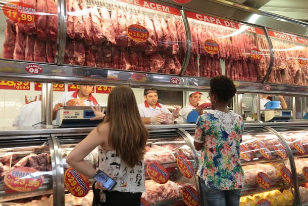 Carne estragada pode causar infecções gastrointestinais graves; entenda