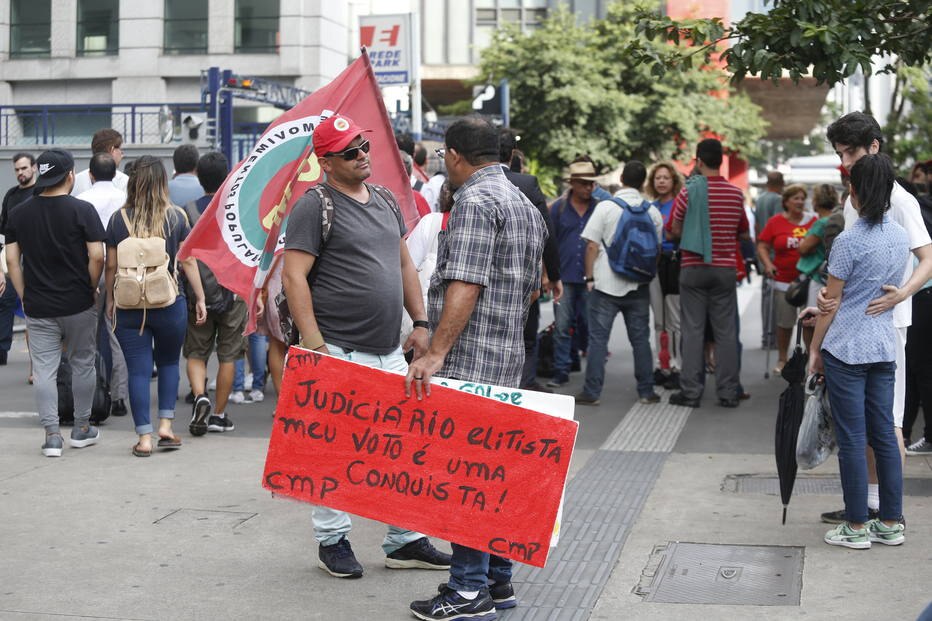 Manifestantes Contra E A Favor De Lula Fazem Atos Na Avenida Paulista