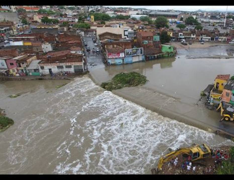 Sobe Para N Mero De Mortos Pelas Chuvas Em Pe Mil Est O Fora De