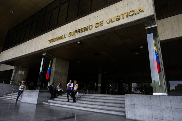 Tribunal Supremo de Justiça da Venezuela anunciou que assumirá as funções parlamentares no país enquanto a Assembleia Nacional continuar em desacato