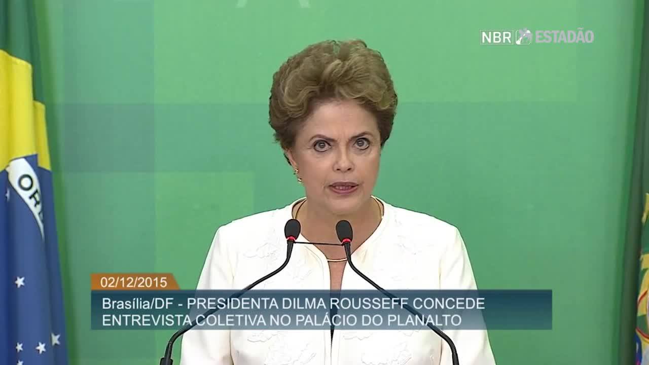 Dilma se diz 'indignada' após Cunha aceitar processo de impeachment