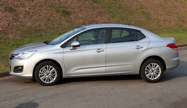 Comparativo: Honda Civic Sport x Citroën C4 Lounge THP