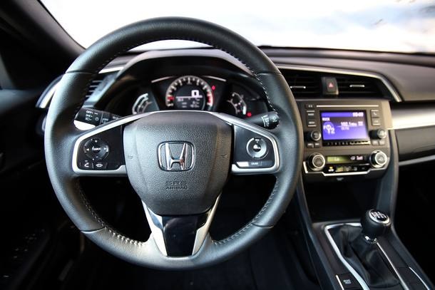 Comparativo: Honda Civic Sport x Citroën C4 Lounge THP