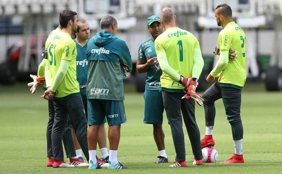 Roger Machado 'rompe' com estilo de antecessores em início no Palmeiras