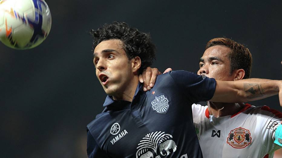 De criticado no Palmeiras, Diogo vira artilheiro na Tailândia