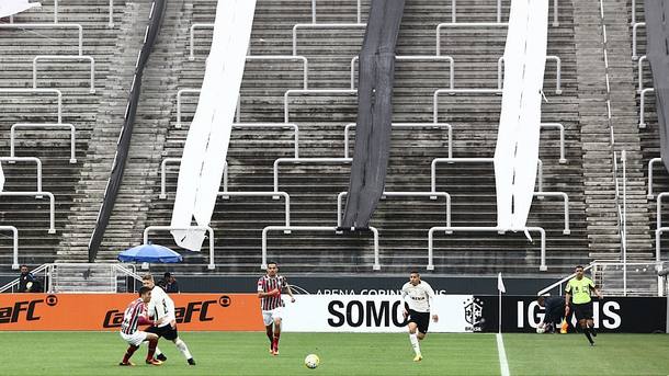 Corinthians consegue liberação parcial de setor para jogo de quarta