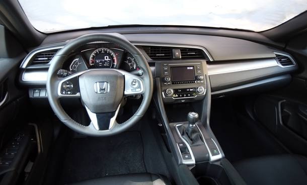 Comparativo: Honda Civic Sport x Citroën C4 Lounge THP