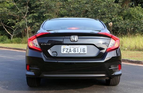 Comparativo: Honda Civic Sport x Citroën C4 Lounge THP