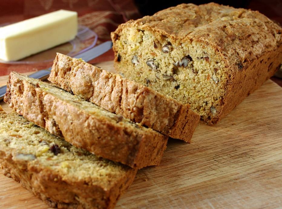 Glory Foods/Creative Commons - Pelo que substituir? Alimentos como azeite, associados a carboidratos integrais, como pães integrais, são uma boa opção. Consumir vegetais ricos em sódio, como o nabo, em forma de suco detox, também ajuda Pelo que substituir? Alimentos como azeite, associados a carboidratos integrais, como pães integrais, são uma boa opção. Consumir vegetais ricos em sódio, como o nabo, em forma de suco detox, também ajuda