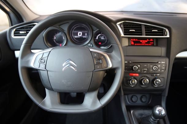 Comparativo: Honda Civic Sport x Citroën C4 Lounge THP