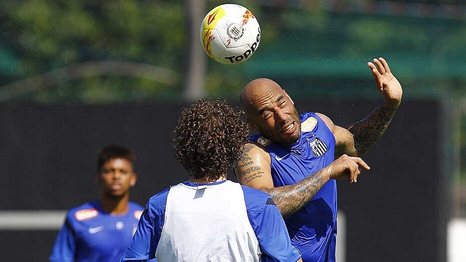 Edinho Preparador De Goleiros Do Time Santista Esportes Estad O