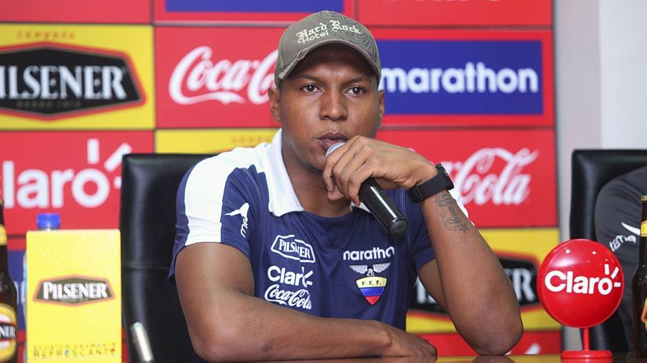 Palmeiras enfrenta goleiro 'empreendedor' e que só joga de boné