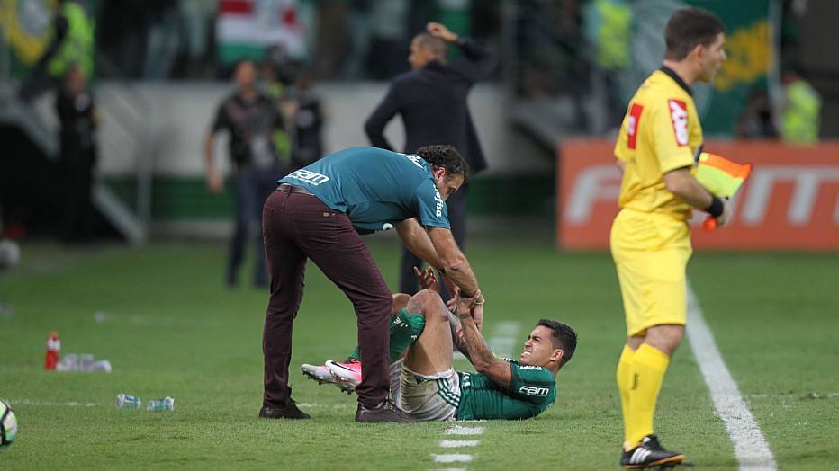 Cuca afirma que proteção interna do Palmeiras favorece o elenco