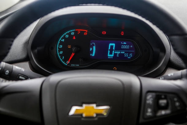 Chevrolet Prisma LT X Renault Logan Expression