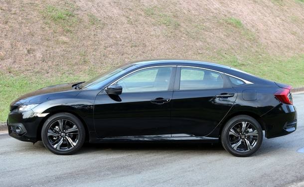 Comparativo: Honda Civic Sport x Citroën C4 Lounge THP