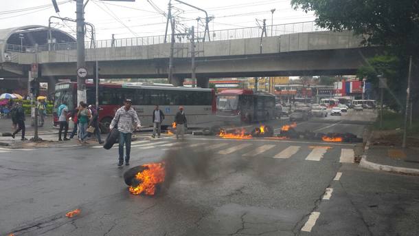 Manifestantes protestam na zona sul contra prisão de Boulos