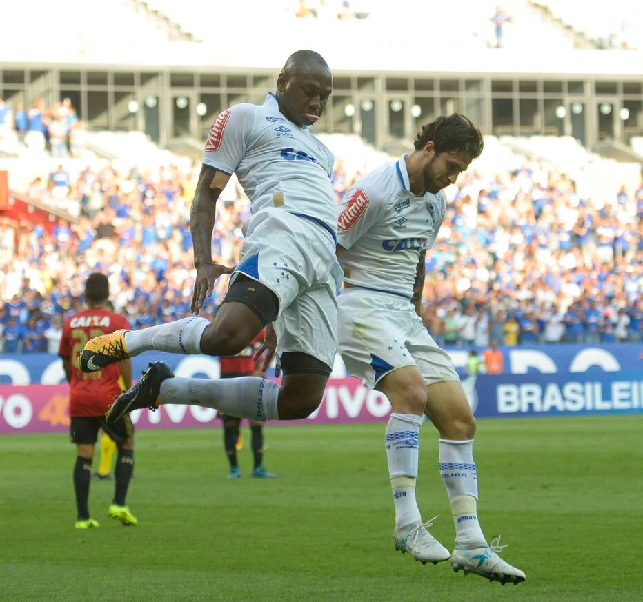 Mano escala titulares e Cruzeiro vence f&aacute;cil o Sport no Brasileir&atilde;o