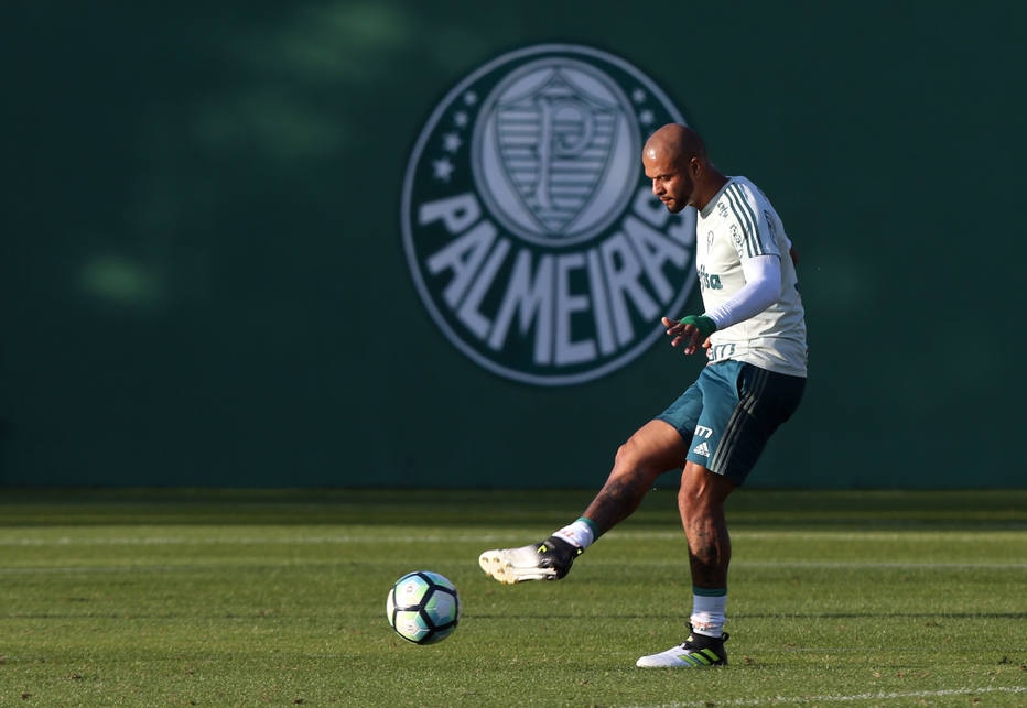 Torcida pressiona por escalação de Felipe Melo diante do Flamengo