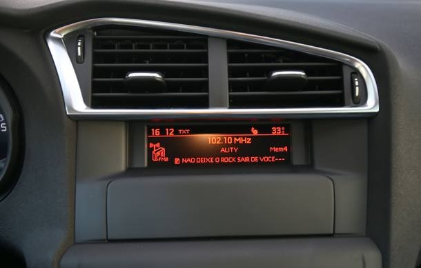 Comparativo: Honda Civic Sport x Citroën C4 Lounge THP