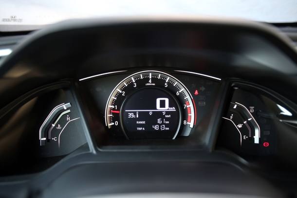Comparativo: Honda Civic Sport x Citroën C4 Lounge THP