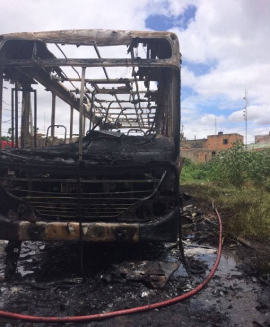 Belo Horizonte registra o 15º ônibus incendiado - Estadão