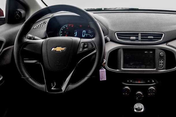 Chevrolet Prisma LT X Renault Logan Expression