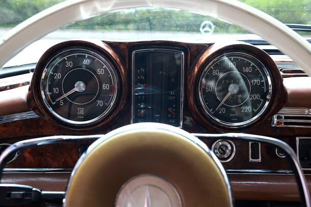 Carro do leitor: Mercedes-Benz 280 SE