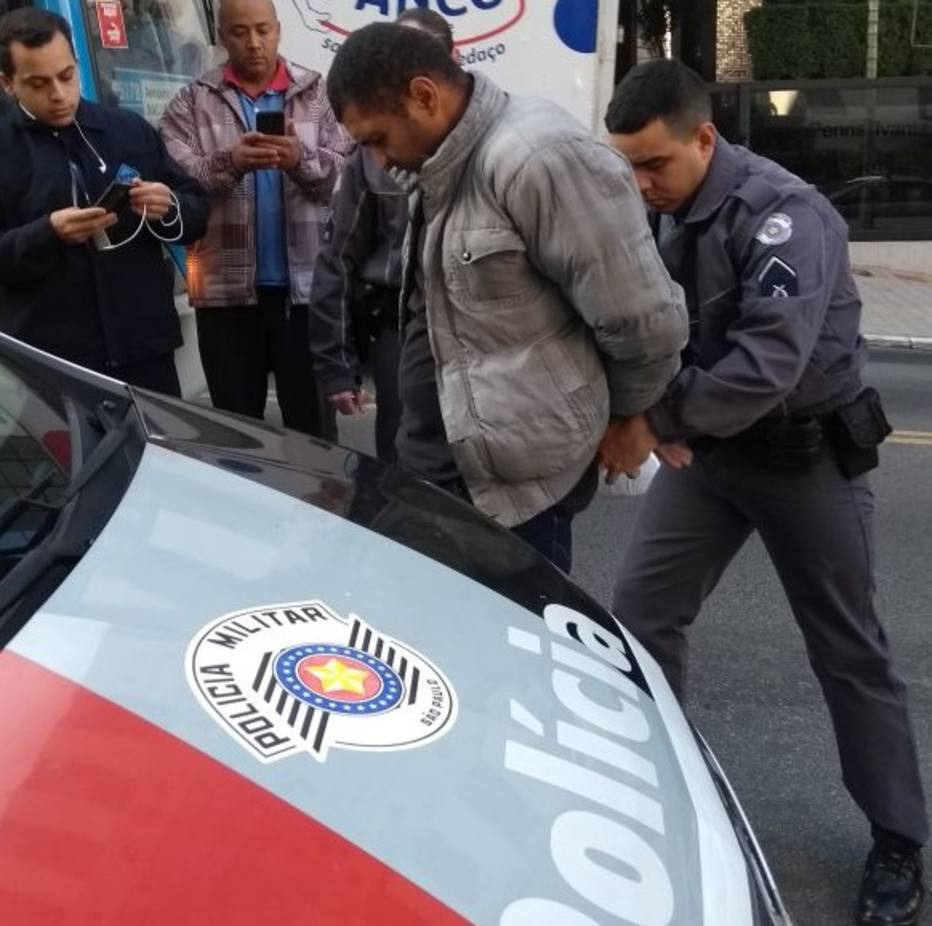 Justiça condena homem que ejaculou em passageiras 2 Ejaculador é preso pela 16ª vez
