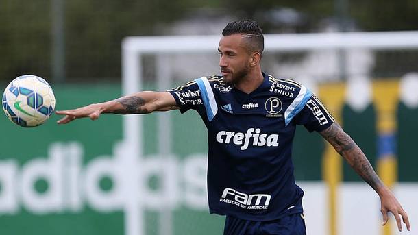 Valentim vê Leandro Pereira com estilo parecido ao de Jesus no Palmeiras