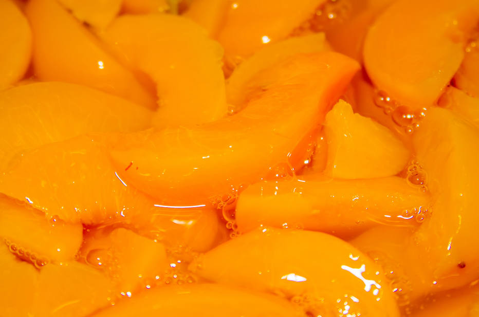 Alex G/Creative Commons - Apesar de serem frutas, as em calda contêm muito açúcar e devem ser evitadas. Prefira as frutas como são naturalmente e, se puder, as coma com a casca. Apesar de serem frutas, as em calda contêm muito açúcar e devem ser evitadas. Prefira as frutas como são naturalmente e, se puder, as coma com a casca.