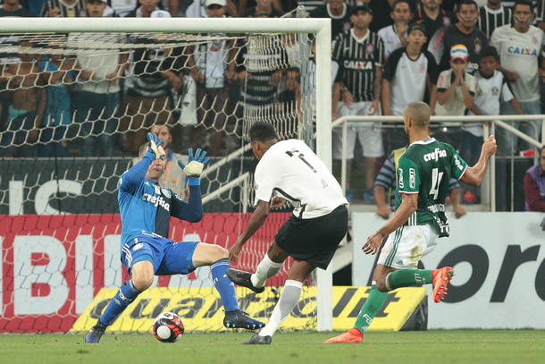 Palmeiras culpa chances perdidas por derrota em clássico na Arena Corinthians