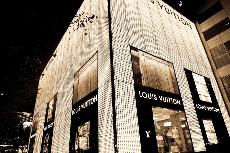 Louis Vuitton, Gucci e Prada enfrentam problemas por se popularizarem - Emais - Estadão