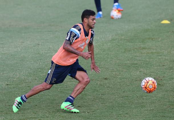 Cuca testa o Palmeiras sem Cleiton Xavier e com Fabiano na direita