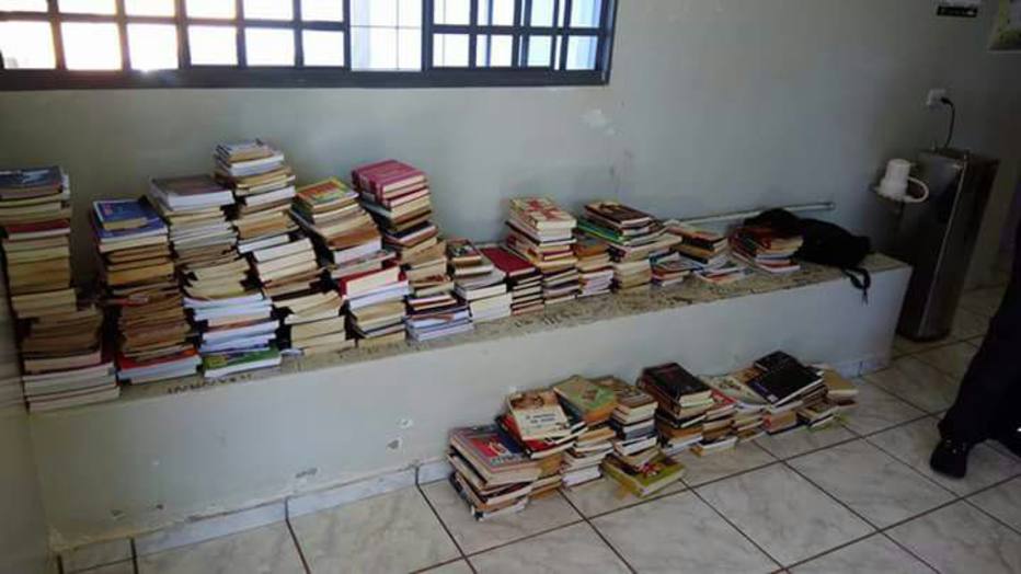 Jovem é detido com quase 400 livros e diz à polícia que roubava para ler